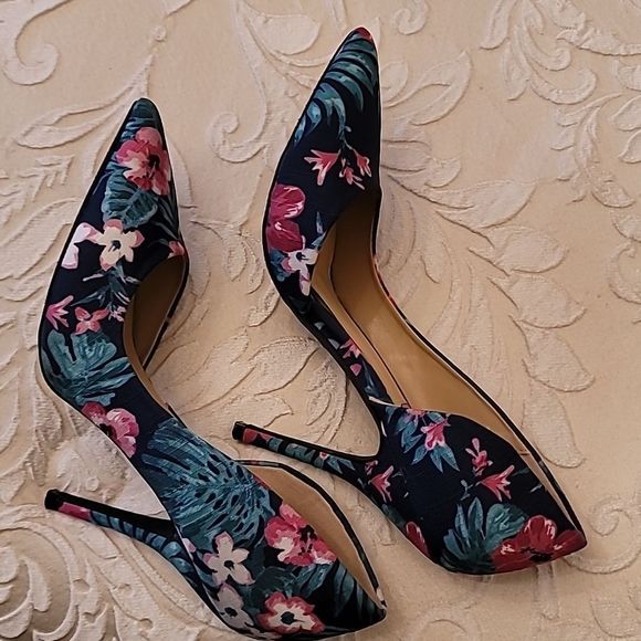 Dolce By Mojo Moxy Tropical Print Heels - Picture 7 of 13